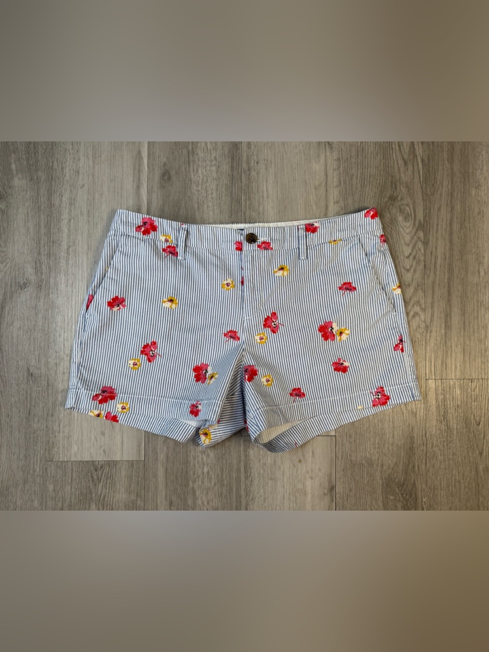 Old Navy Everyday Short Floral blue stripe Chino Shorts Mid Rise Cotton size 10